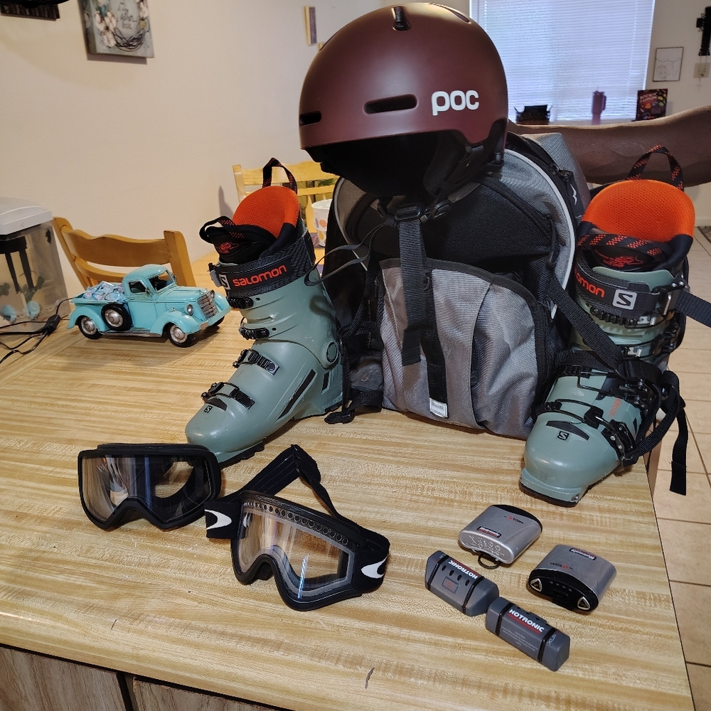 Salmon Custom Shrll HD Ski Boots, Oakley Goggles, Bolle Goggles,Transpack Backpa